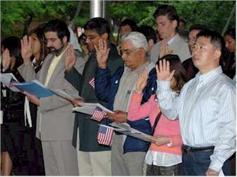 New citizens taking the oath of allegiance. Photo courtesy of US Citizenship and Immigration Services